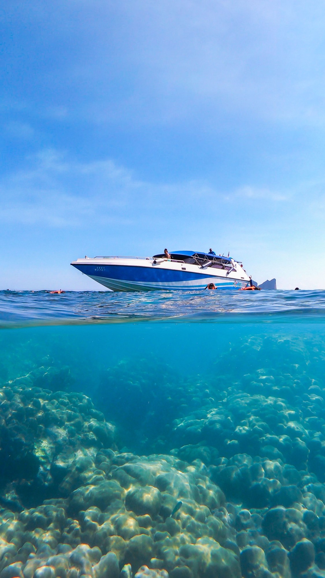 Private speedboat crossing to Phi Phi
