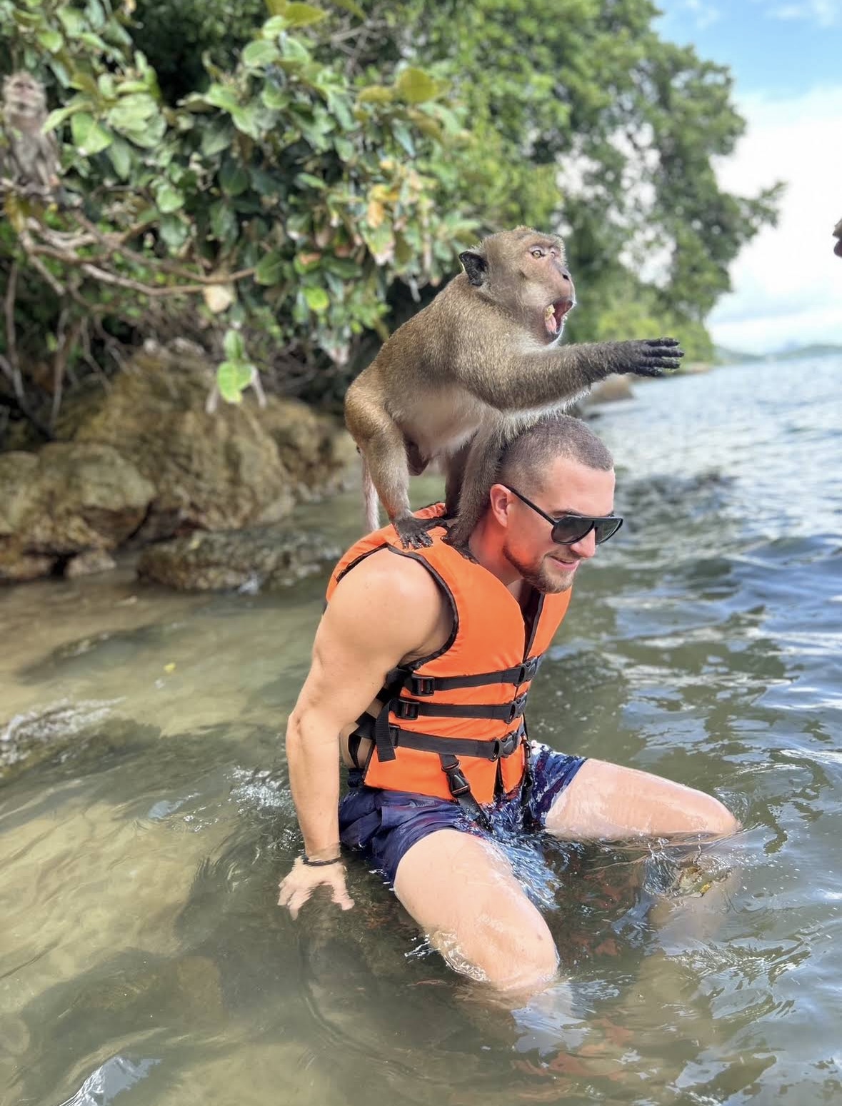 Monkey on a rider's shoulders during the Yamu route